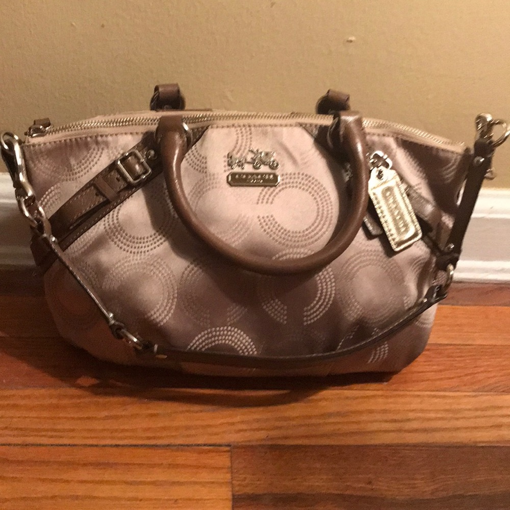 New listing! Coach handbag in excellent condition!